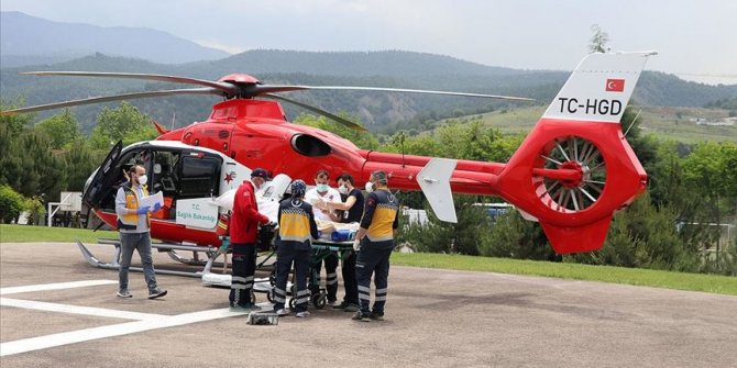 Ambulans helikopter doğum yapan kadın için havalandı
