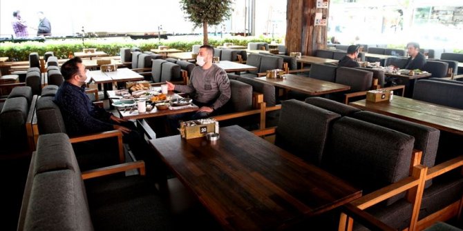 Restoran ve kafeler 'yeni normal'e uygun hizmet vermeye başladı