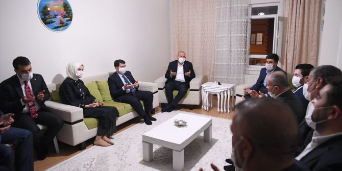 Bakan Soylu'dan Barış Çakan'ın ailesine taziye ziyareti
