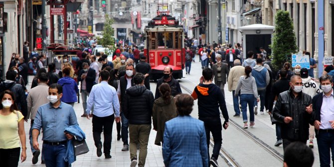 İstiklal Caddesi'nde sosyal mesafeye uyulmadı