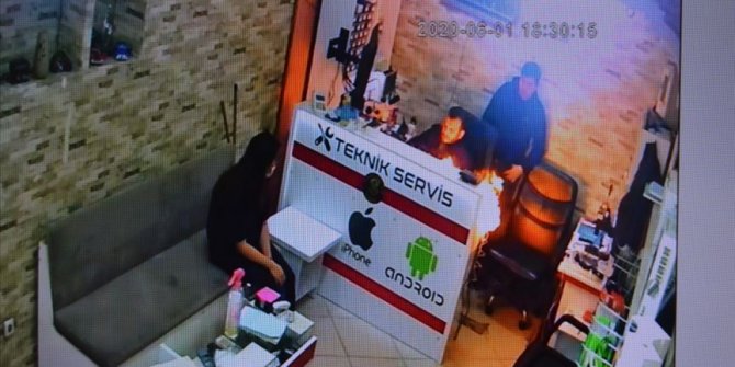 Manisa'da telefon bataryasının patlama anı kameraya yansıdı