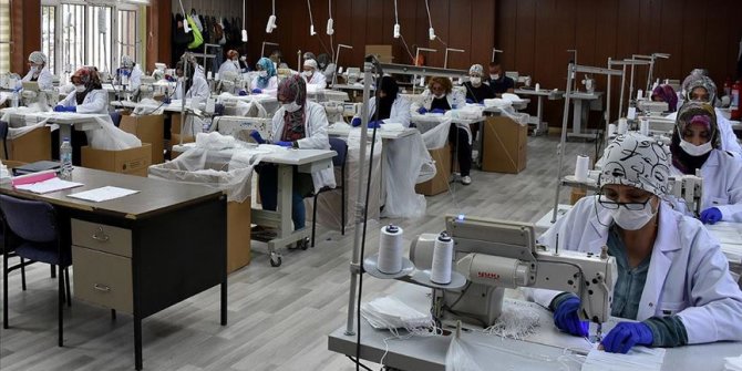 Bu tesiste günlük 2,5 milyon maske üretiliyor