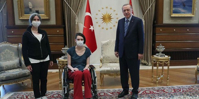 Cumhurbaşkanı Erdoğan milli voleybolcu Meltem Çetin'i kabul etti