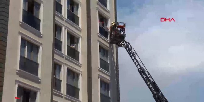 Alibeyköy'de dairede yangın, üst kattakiler mahsur kaldı
