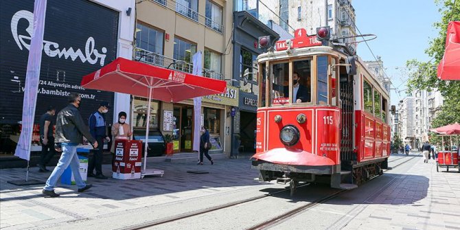 İBB ve Beyoğlu Belediyesi arasında İstiklal Caddesi'ndeki 'tak' anlaşmazlığı