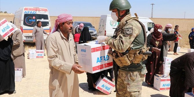 Barış Pınarı Harekatı bölgesinde gıda yardımı yapıldı