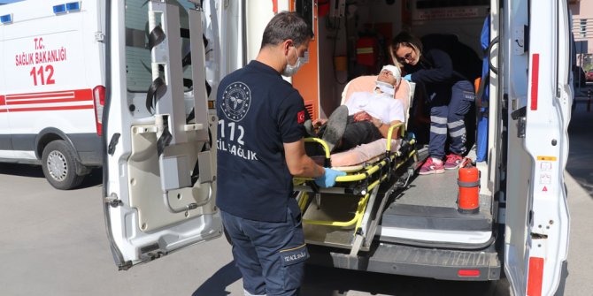 Erzincan'da yolcu otobüsü devrildi: Yaralılar var