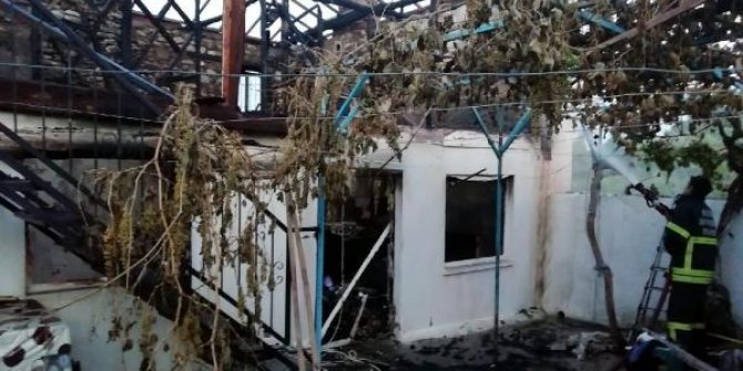 Müstakil evi, kıvılcım yaktı