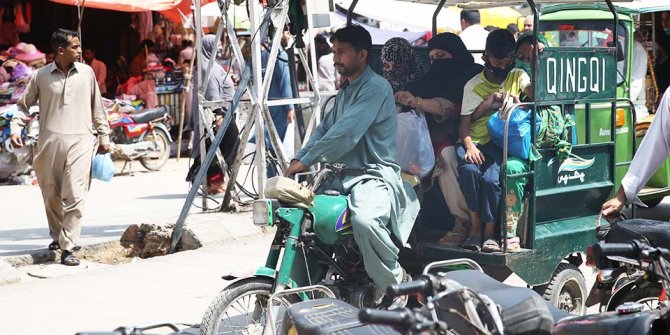 Pakistan'da Kovid-19 kaynaklı en yüksek ölüm kayda geçti