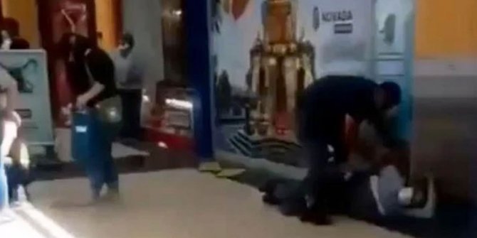 İzmir'de bir kişi eşi dahil 3 kişiyi bıçakladı