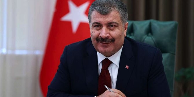 Sağlık Bakanı Koca'dan Kadıköy Moda sahilinde eğlenenlere sosyal mesafe uyarısı