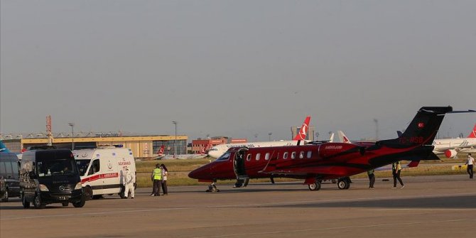 Türkiye'de tedavi olmak isteyen hasta ambulans uçakla Bakü'den İstanbul'a getirildi
