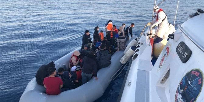 İzmir açıklarında 37 sığınmacı kurtarıldı