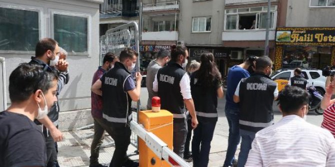 Sahte kimliklerle 100 bin liralık vurgun yapan şebeke üyeleri adliyede
