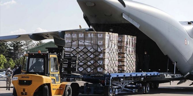 Türkiye'den Afganistan'a tıbbi yardım götüren uçak havalandı