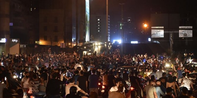 Lübnan'da dolardaki ani yükseliş halkı sokağa döktü