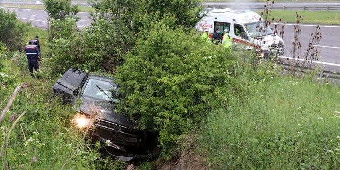 Otoyoldan çıkan cip ağaçların arasında girdi: 2'si çocuk 6 yaralı