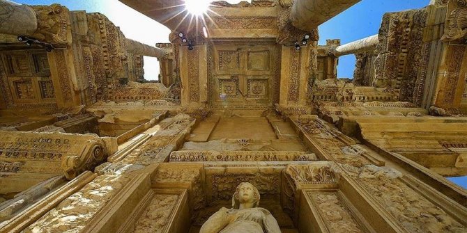 Efes Antik Kenti'ne Kovid-19 nedeniyle '650 ziyaretçi' kotası