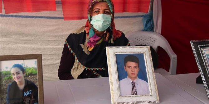 Diyarbakır annelerinden Övünç: Oğlumun ceketini koklaya koklaya yatıyorum