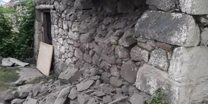 Bingöl'de şiddetli deprem: Olay yerinde ilk fotoğraflar