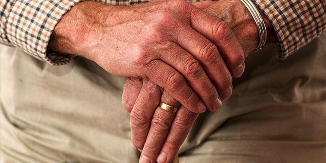 Dünyada 60 yaş üstü her 6 kişiden biri istismardan muzdarip