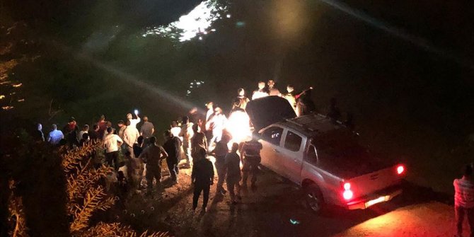 Erzincan'da bir araç nehre düştü: 4 ölü, 3 yaralı, 1 kayıp