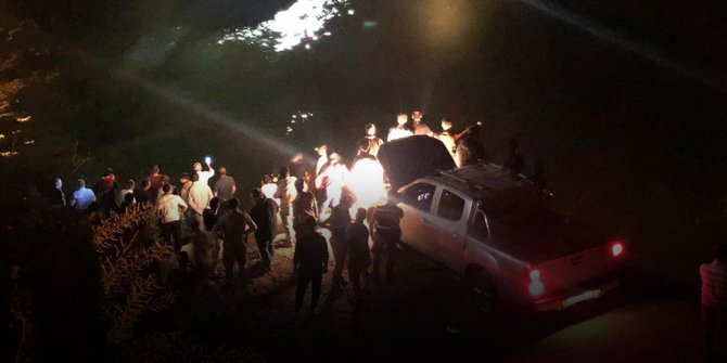 Yolcu minibüsü Fırat Nehri'ne uçtu: 4 ölü, 3 yaralı, 1 kayıp