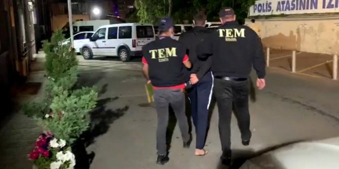İzmir merkezli 56 ilde FETÖ operasyonu
