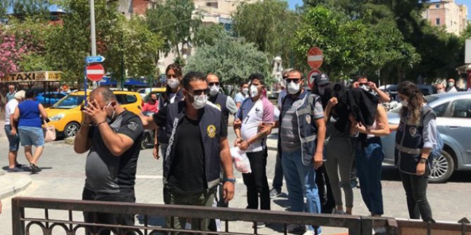 Ev basıp bıçak tehdidiyle gasp yapan çete yakalandı