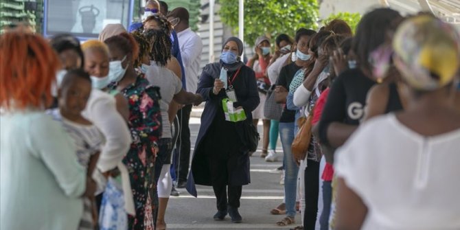 Afrika’da son 24 saatte koronavirüs kaynaklı 303 ölüm