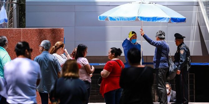 Meksika'da artan Kovid-19 vakalarına rağmen yeni normale dönüş devam ediyor