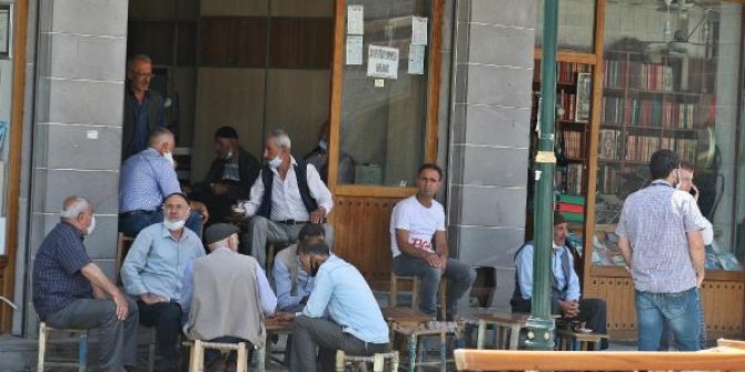 Diyarbakır'da yasağa rağmen maske ve sosyal mesafe unutuldu