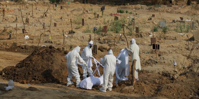 Hindistan'da Kovid-19 nedeniyle 2003 kişi yaşamını yitirdi