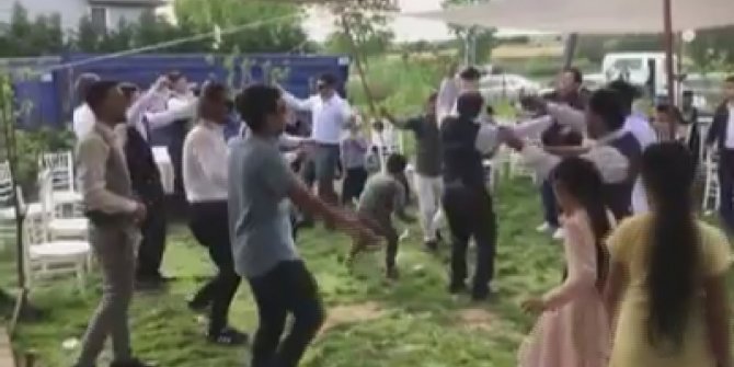 Koronavirüse rağmen düğün yapıp göbek attılar!