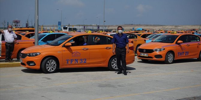 İstanbul Havalimanı taksicilerinden İBB'nin 5 bin yeni taksi projesine tepki