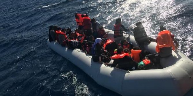 Yunanistan'ın ölüme terk ettiği 29 kaçak göçmen kurtarıldı
