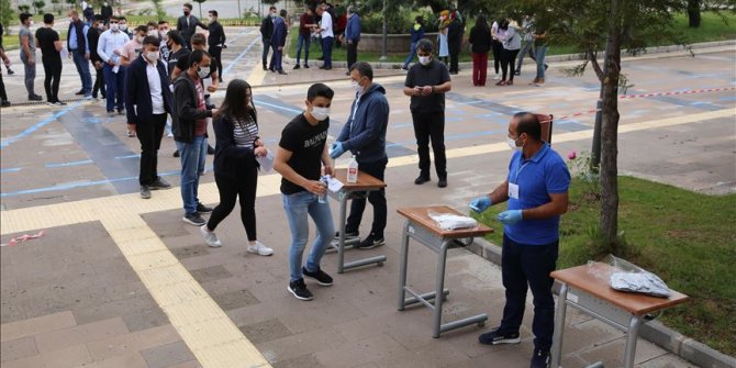 Sınav saatlerinde sınırlı sokağa çıkma yasağı