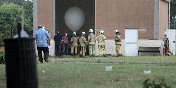 Meteoroloji binasına yıldırım düştü