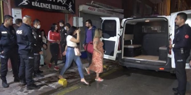 Eğlence merkezinde 25 kişiye para cezası