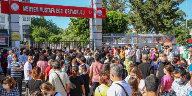 Sosyal mesafeyi unutuldu