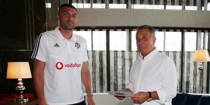 Burak Yılmaz, Beşiktaş'ın kongre üyesi oldu