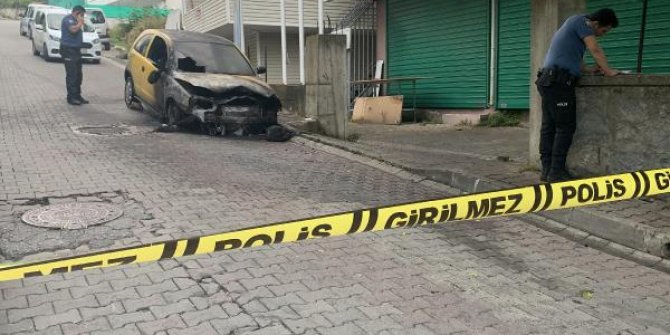 Üsküdar'da park halindeki otomobil yandı