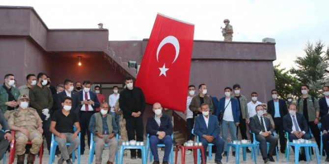 Bakan Soylu, şehit 4 işçinin ailesinin ziyaret etti