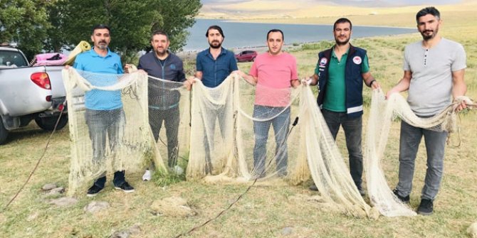 Van'da çuvallar içinde 5 ton inci kefali ele geçirildi