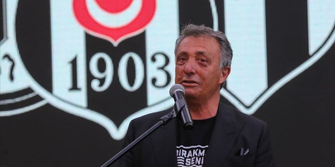 Beşiktaş Başkanı Çebi'den engelli taraftarın babasına 'Yılın Babası' ödülü