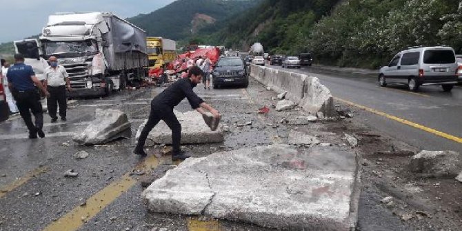 Geyve’de 2 TIR çarpıştı: 5 yaralı