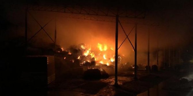 Niğde'de hayvan çiftliği deposunda yangın