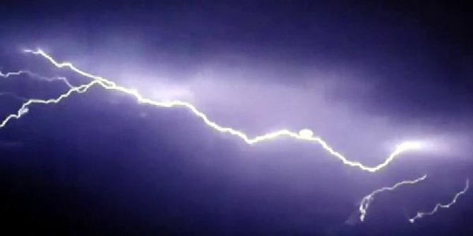 Ankara'da, gök gürültülü sağanak etkili oldu