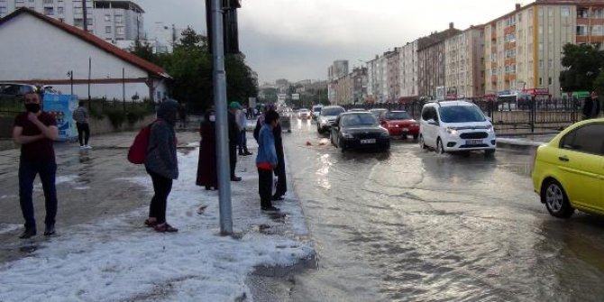 Yozgat'ta sağanak ve dolu yaşamı olumsuz etkiledi