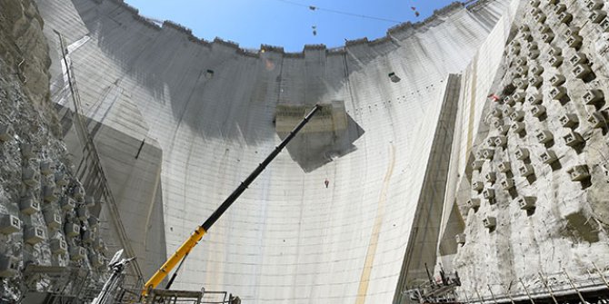 Türkiye'nin en yüksek baraj inşaatının gövde yüksekliğinde son 65 metre